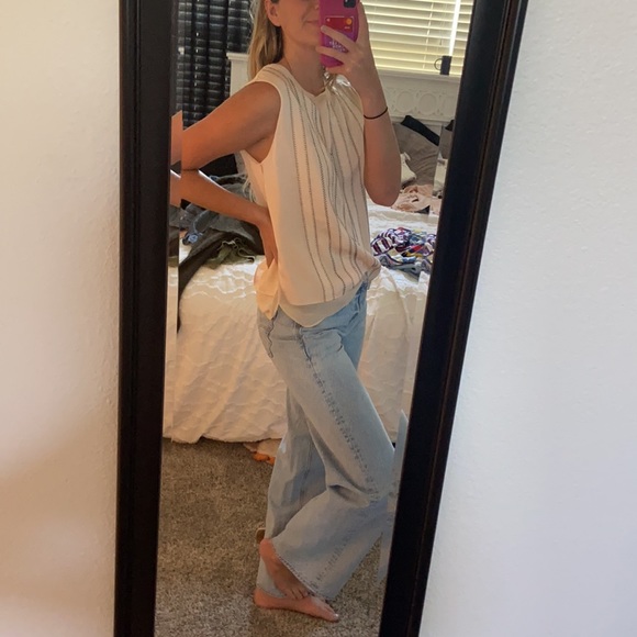 Cut off sleeve top - Picture 2 of 5